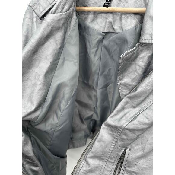 Torrid Silver Faux Leather Asymmetrical Biker Jacket Women Size 2 - Picture 8 of 11